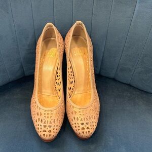 Stuart Weitzman Tan Laser Cut Leather Platform Heels – Size 8